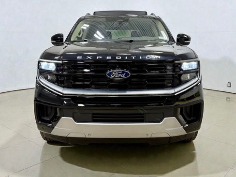 Used 2025 Ford Expedition Platinum image 8