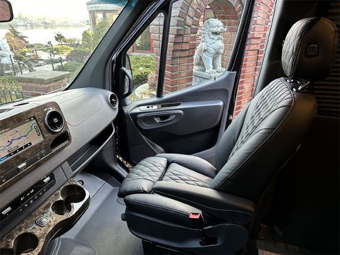 Used 2024 Mercedes-Benz Sprinter 3500 image 29