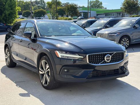 Used 2025 Volvo V60 B5 Cross Country Plus AWD/4WD image 7