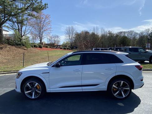 Used 2022 Audi e-tron S Premium Plus image 7