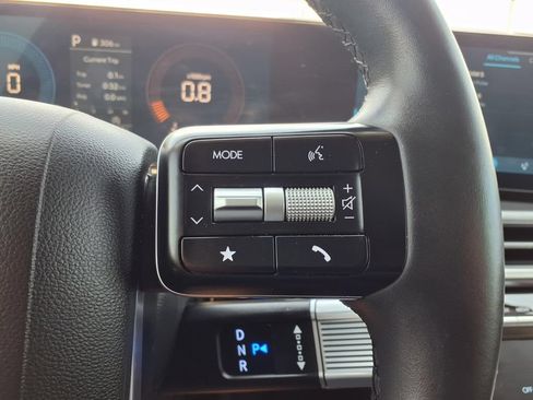 Used 2025 Hyundai Santa Fe SEL FWD image 30
