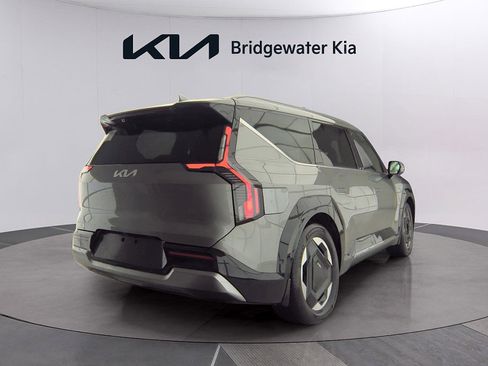 Used 2024 Kia EV9 Land image 8