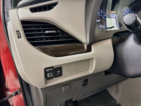 Used 2020 Toyota Sienna XLE FWD image 10