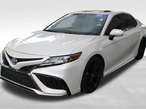 Used 2021 Toyota Camry XSE FWD image 11