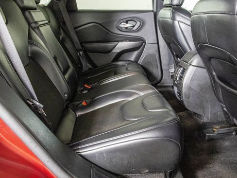 Used 2019 Jeep Cherokee Latitude Plus w/ Cold Weather Group image 38