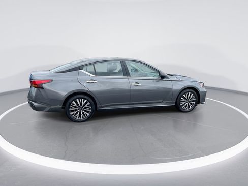 Used 2025 Nissan Altima 2.5 SV FWD image 9