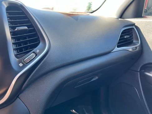 Certified 2020 Jeep Cherokee Latitude image 18