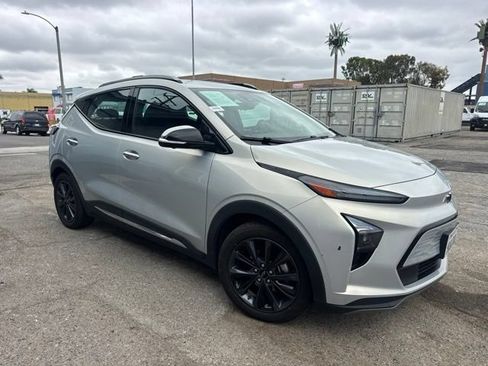 Used 2022 Chevrolet Bolt EUV Premier w/ Launch Edition FWD image 3