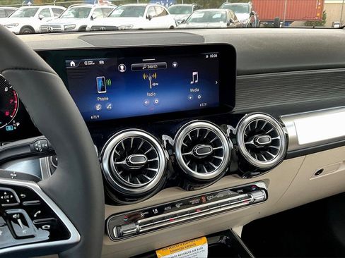 New 2026 Mercedes-Benz GLB 250 4MATIC image 7
