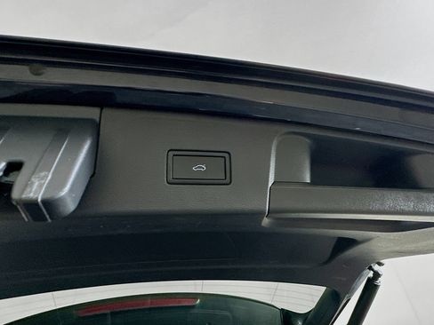 Used 2024 Volkswagen Atlas SE image 31