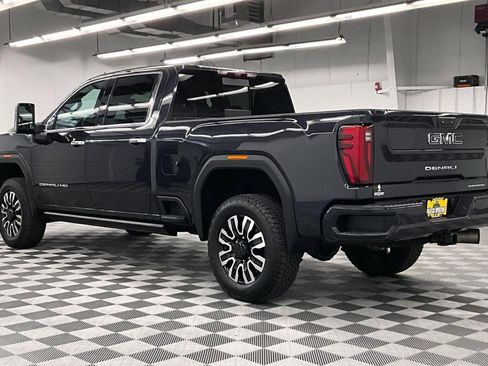 Used 2024 GMC Sierra 3500 Denali Ultimate AWD/4WD image 3