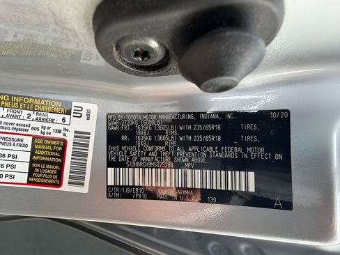 Used 2021 Toyota Highlander XLE image 29