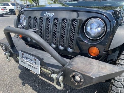 Used 2013 Jeep Wrangler Unlimited Sahara AWD/4WD image 8