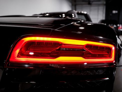 Used 2014 Audi R8 V8 w/ Full Leather Package image 35