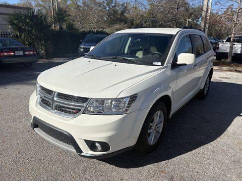Used 2013 Dodge Journey SXT w/ Flexible Seating Group image 3