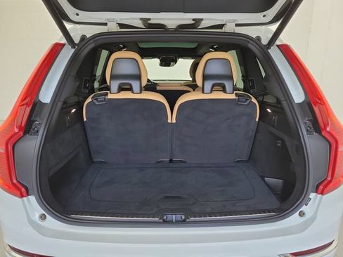 Used 2017 Volvo XC90 T6 Momentum AWD/4WD image 9
