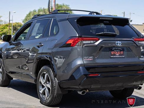 Used 2022 Toyota RAV4 SE w/ Weather & Moonroof Package AWD/4WD image 15