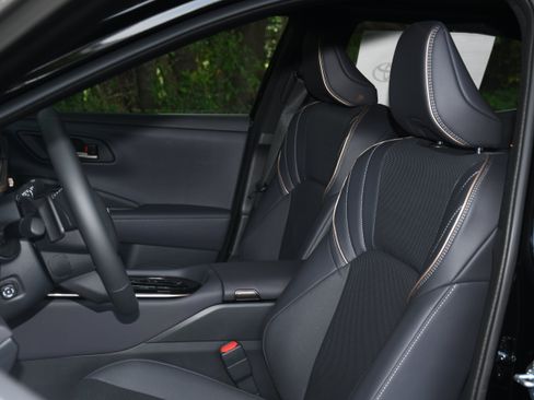New 2026 Toyota Crown Platinum AWD/4WD image 7