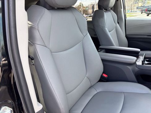 Certified 2023 Toyota Sienna XLE image 37