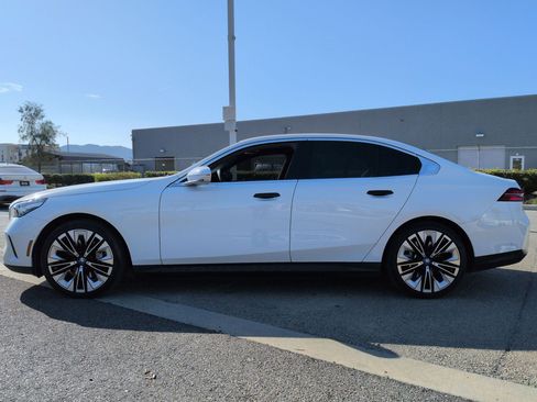 Used 2025 BMW i5 eDrive40i w/ Premium Package image 7