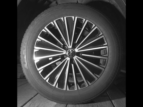 Certified 2025 Volkswagen Tiguan S w/ 18" Wheel Package AWD/4WD image 13