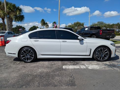 Used 2021 BMW 740i w/ M Sport Package image 3