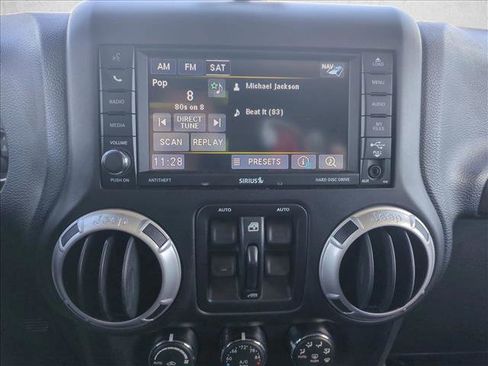 Used 2015 Jeep Wrangler Unlimited Rubicon w/ Connectivity Group image 15