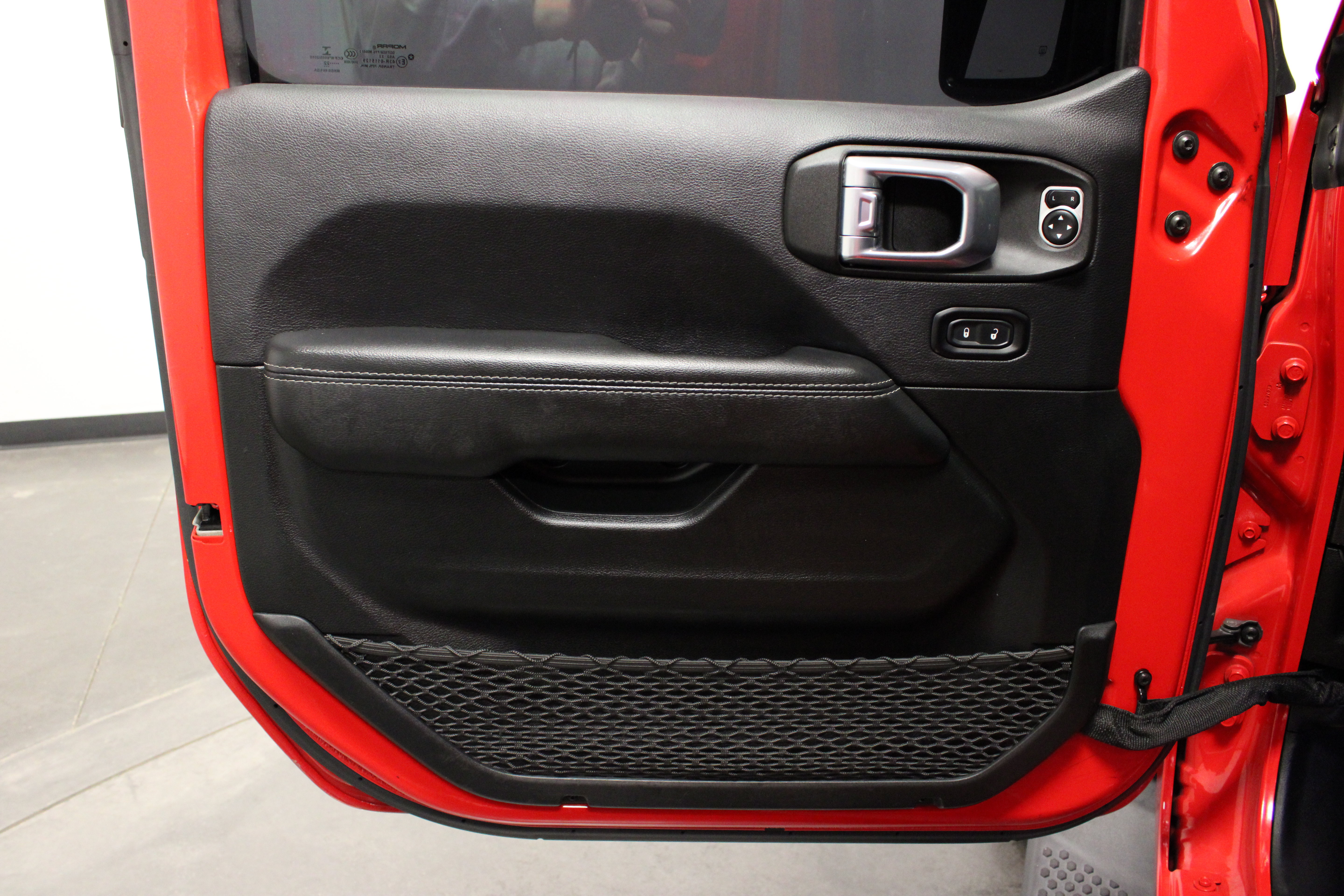 Used 2022 Jeep Wrangler Unlimited Sahara AWD/4WD image 19