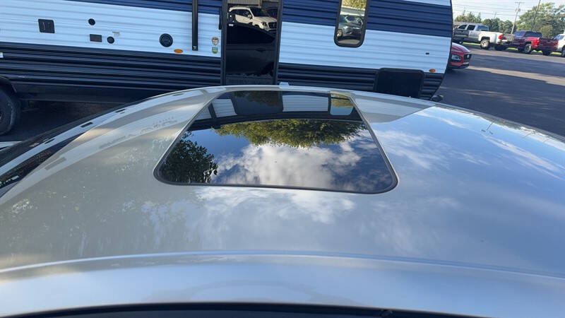 Used 2019 Ford Fusion SE FWD image 12