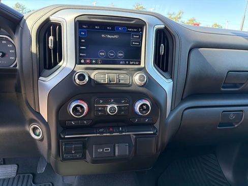 Used 2022 GMC Sierra 2500 SLE w/ SLE Convenience Package image 19