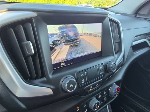 Used 2024 GMC Terrain SLE w/ Driver Convenience Package FWD image 18