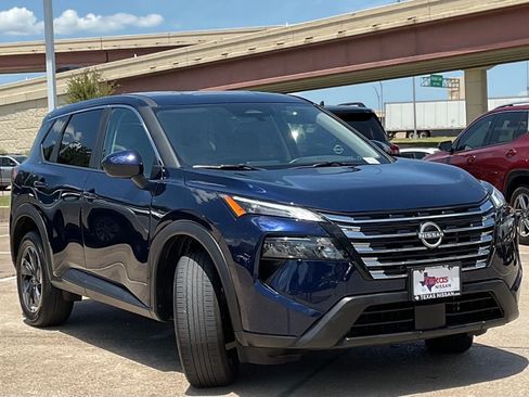 Used 2025 Nissan Rogue SV FWD image 5