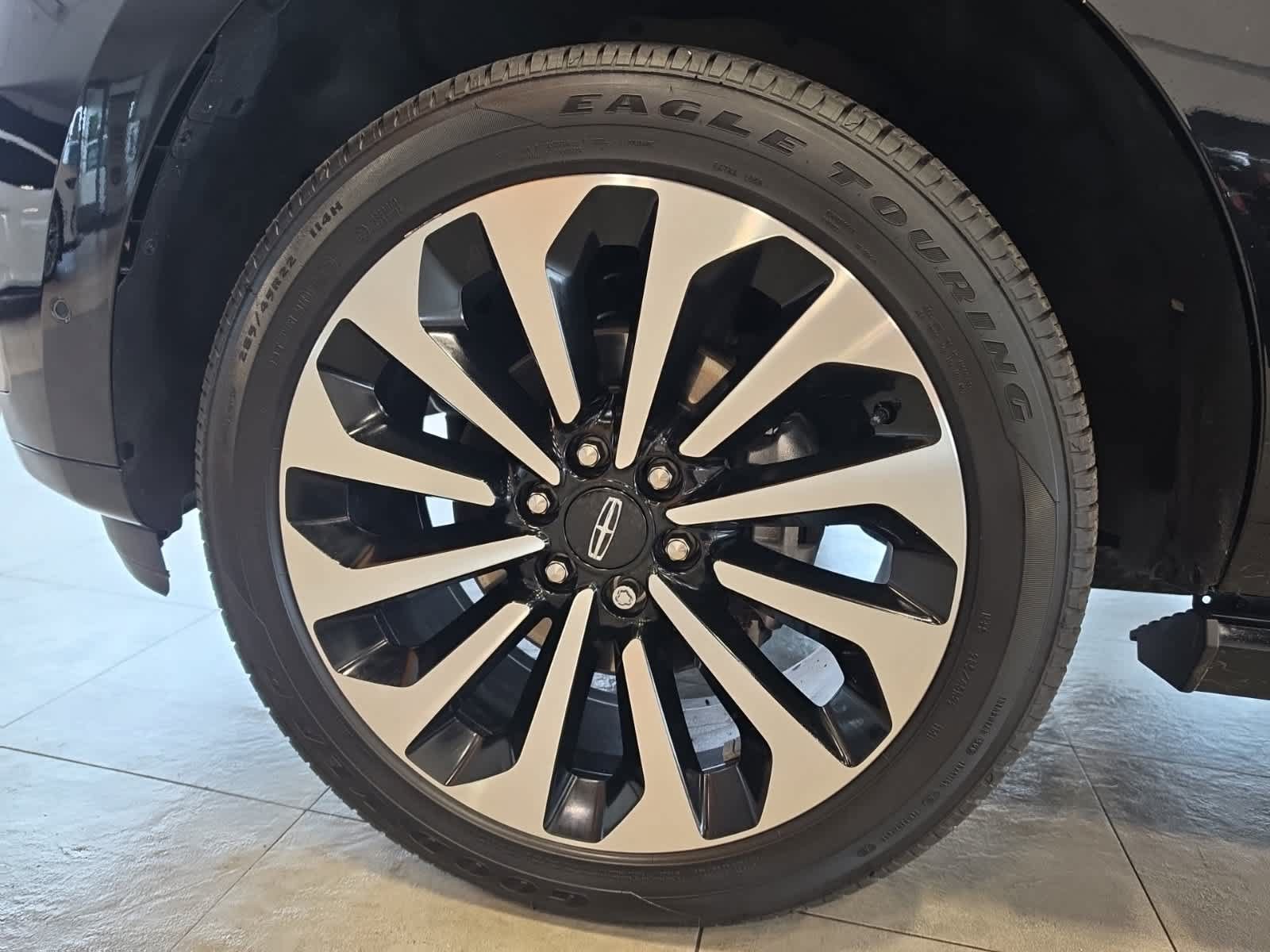 Used 2022 Lincoln Navigator Reserve AWD/4WD image 16