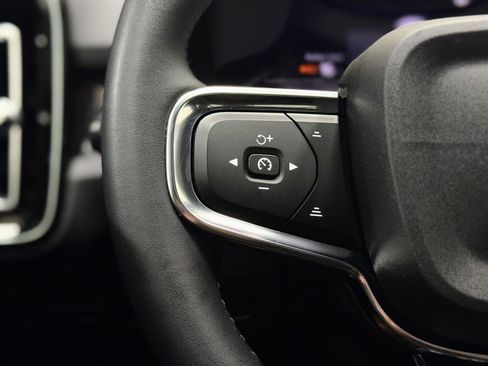 Used 2023 Volvo XC40 Recharge Ultimate image 18