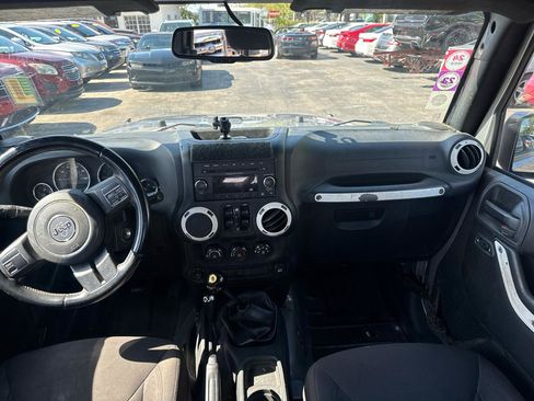 Used 2017 Jeep Wrangler Unlimited Sport w/ Quick Order Package 23S AWD/4WD image 6