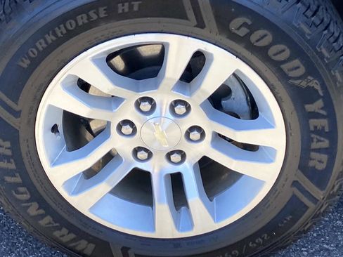 Used 2020 Chevrolet Suburban LT w/ Luxury Package AWD/4WD image 28