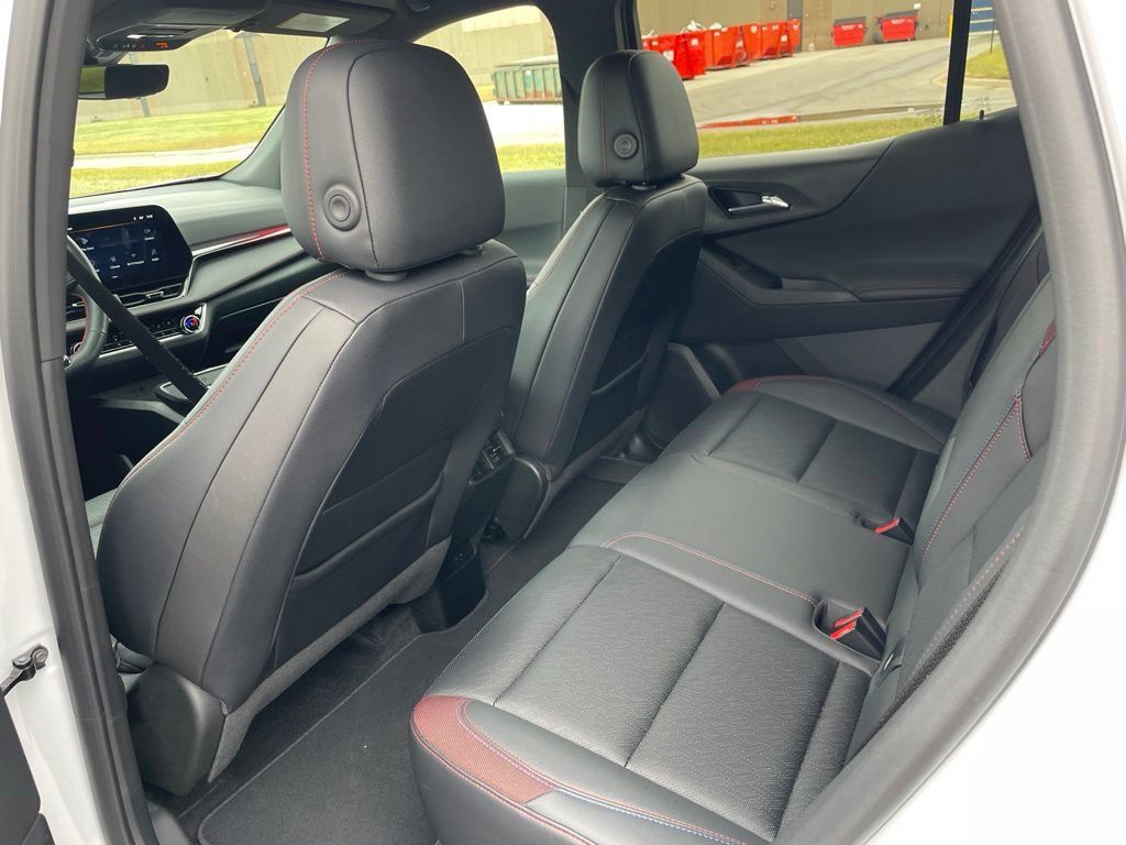 Used 2025 Chevrolet Equinox RS w/ Safety and Technology Package AWD/4WD image 19