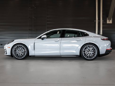 Used 2025 Porsche Panamera 4 image 2