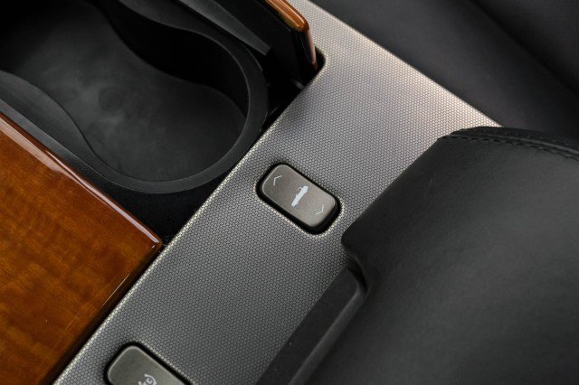 Used 2006 Cadillac XLR RWD image 30