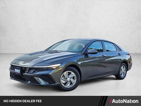 Used 2026 Hyundai Elantra SE FWD image 1