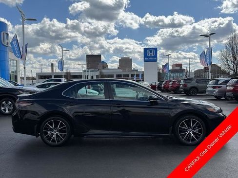 Used 2022 Toyota Camry SE w/ Convenience Package image 2
