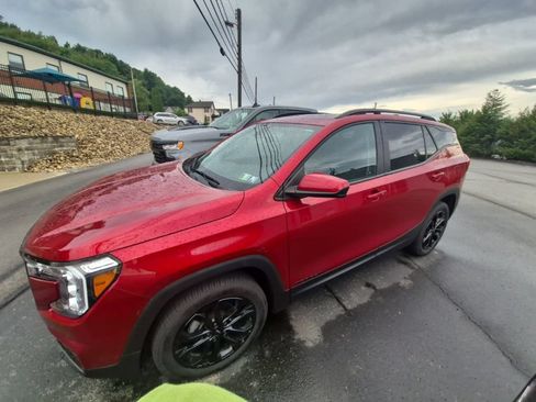 Used 2022 GMC Terrain SLE w/ Driver Convenience Package AWD/4WD image 4