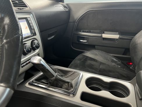 Used 2012 Dodge Challenger SRT8 RWD image 19