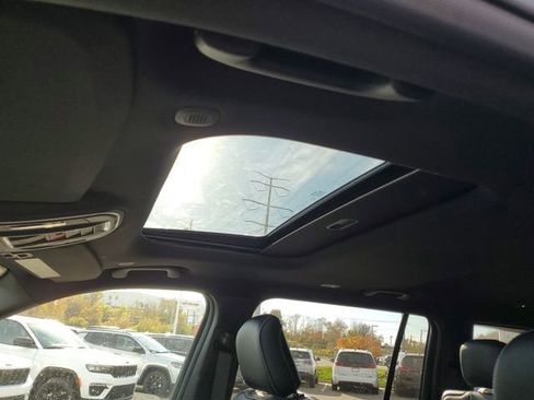 New 2025 Jeep Grand Cherokee L Altitude image 14