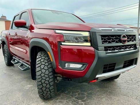 Used 2025 Nissan Frontier PRO-4X image 2