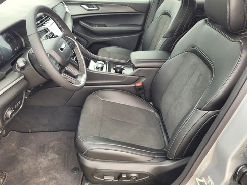 New 2025 Jeep Grand Cherokee L Altitude image 6