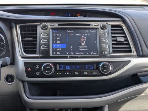 Used 2018 Toyota Highlander XLE image 28