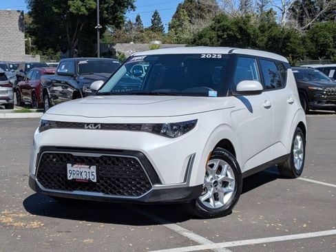 Used 2025 Kia Soul LX w/ LX Technology Package image 1