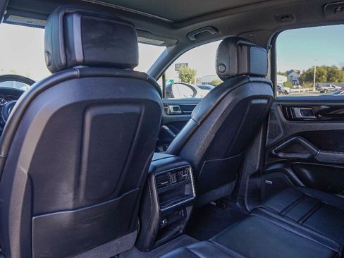 Used 2021 Porsche Cayenne image 29