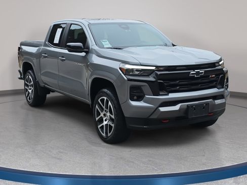 Used 2023 Chevrolet Colorado Z71 w/ Z71 Convenience Package 2 image 3